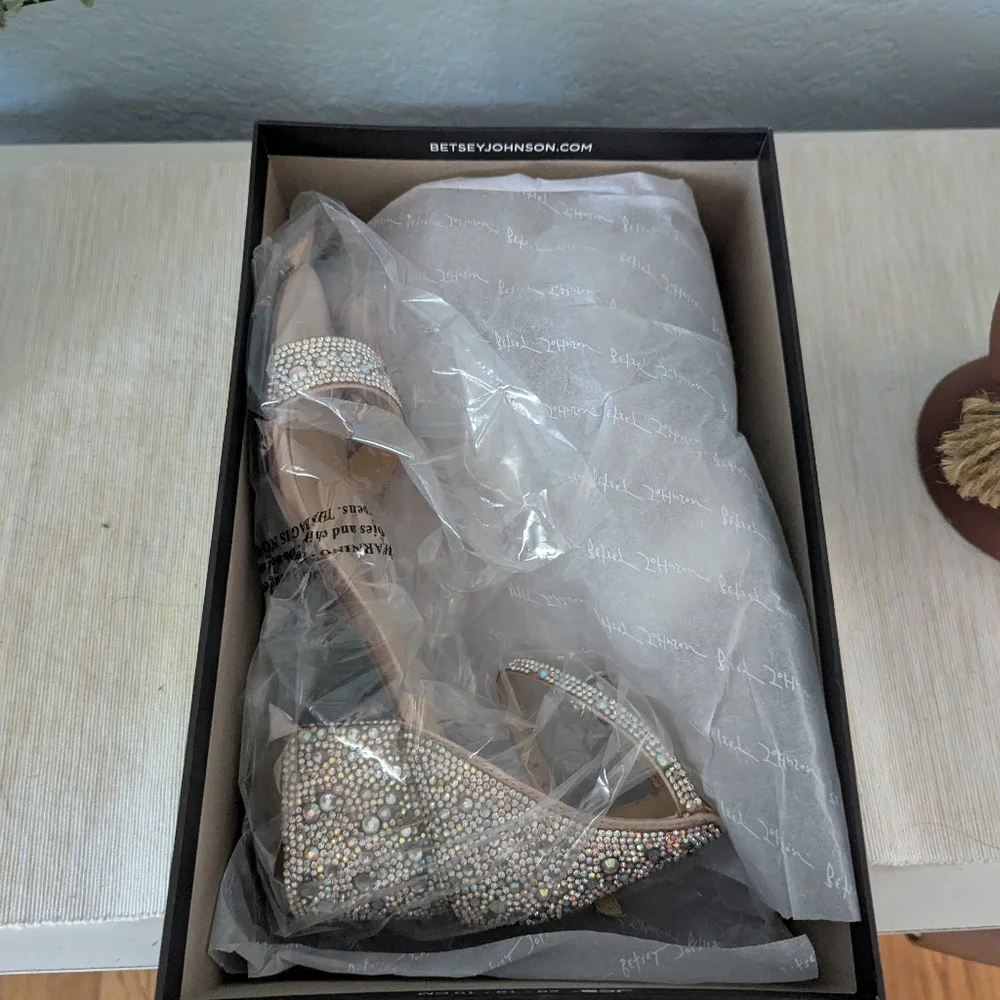NWT Betsey Johnson Sparkling Rhinestone  Heels - Picture 3 of 4